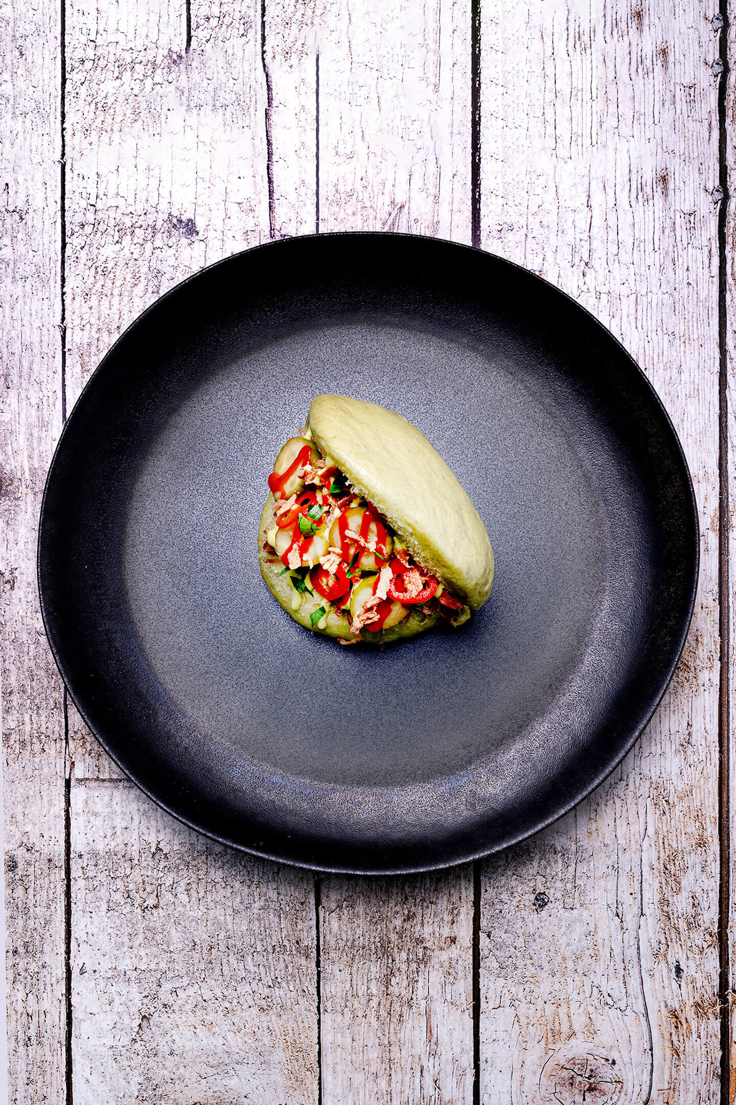 Pulled pork with seaweeds and cucumber